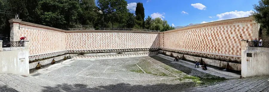 La Fontana delle 99 Cannelle: storia, maschere e misteri del simbolo de L’Aquila