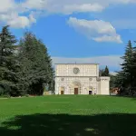 Santa Maria di Collemaggio: Celestino V, il Gran Rifiuto e la basilica simbolo d’Abruzzo