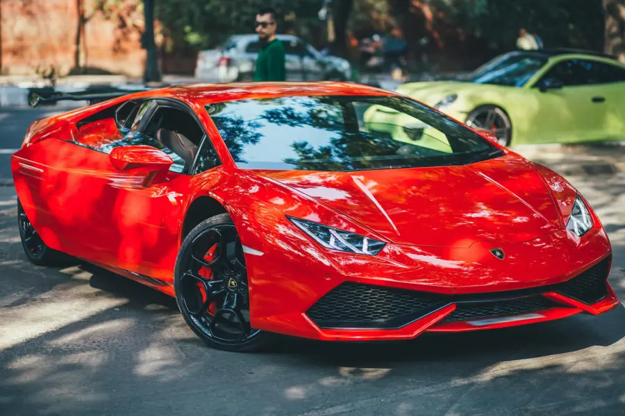 Crazyrun 2026 fa tappa all’Aquila: supercar e spettacolo nel centro storico