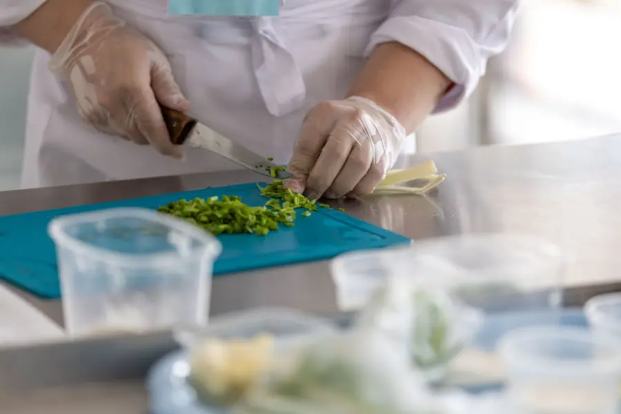 Filiera corta e controlli: cosa garantisce davvero la sicurezza degli alimenti che portiamo in tavola