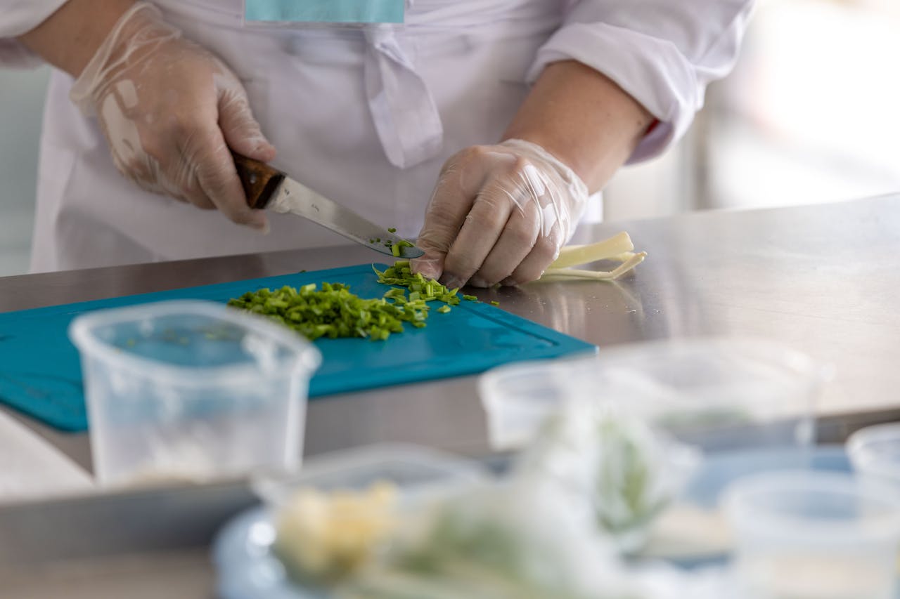 Filiera corta e controlli: cosa garantisce davvero la sicurezza degli alimenti che portiamo in tavola