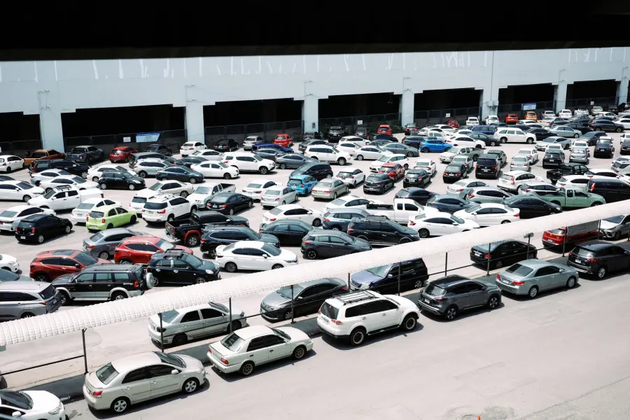 Ex Inam, avviata la demolizione: al suo posto un parcheggio da oltre 150 posti auto