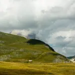 Dalla quiete del Gran Sasso al cuore dell’Aquila: una domenica tra natura e città
