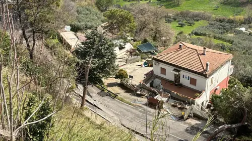 Silvi, proseguono monitoraggio e assistenza dopo la frana: focus su cause e sicurezza